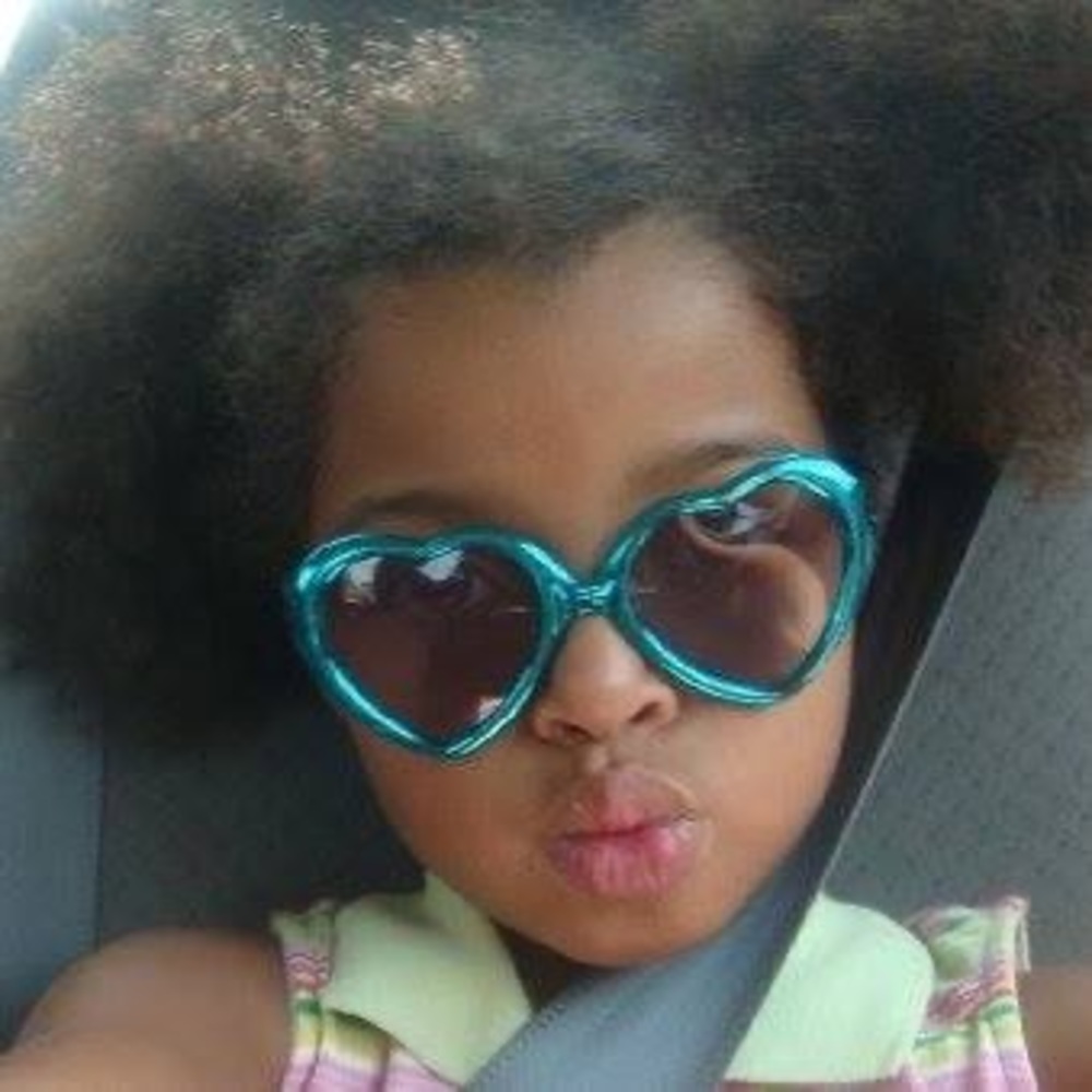 Meet your Posher, Iyonna